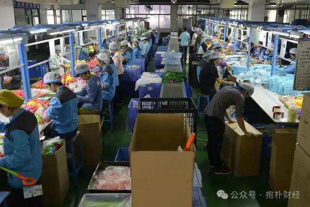 Loewe新春献礼：景泰蓝艺术融合时尚 共庆中国新年