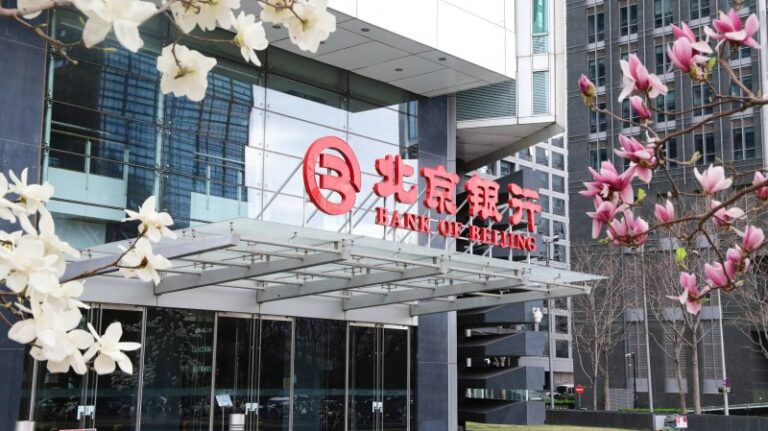 住滁省政协委员审议省政协常委会工作报告和提案工作现状的报告_